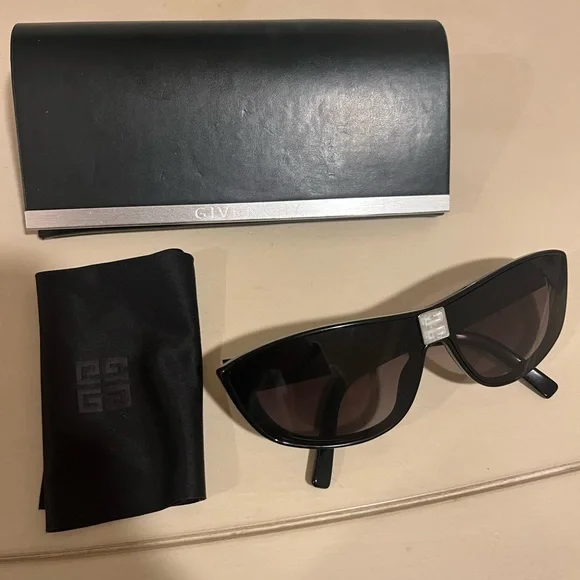Givenchy | Accessories | Givenchy 4gem 46mm Oval Sunglasses  display picture 1